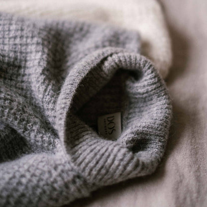 Dos Antwerp Alto Grey sweater is made of 100% baby alpaca, a natural fiber 7 times warmer than normal wool, with softness, and hypoallergenic properties.