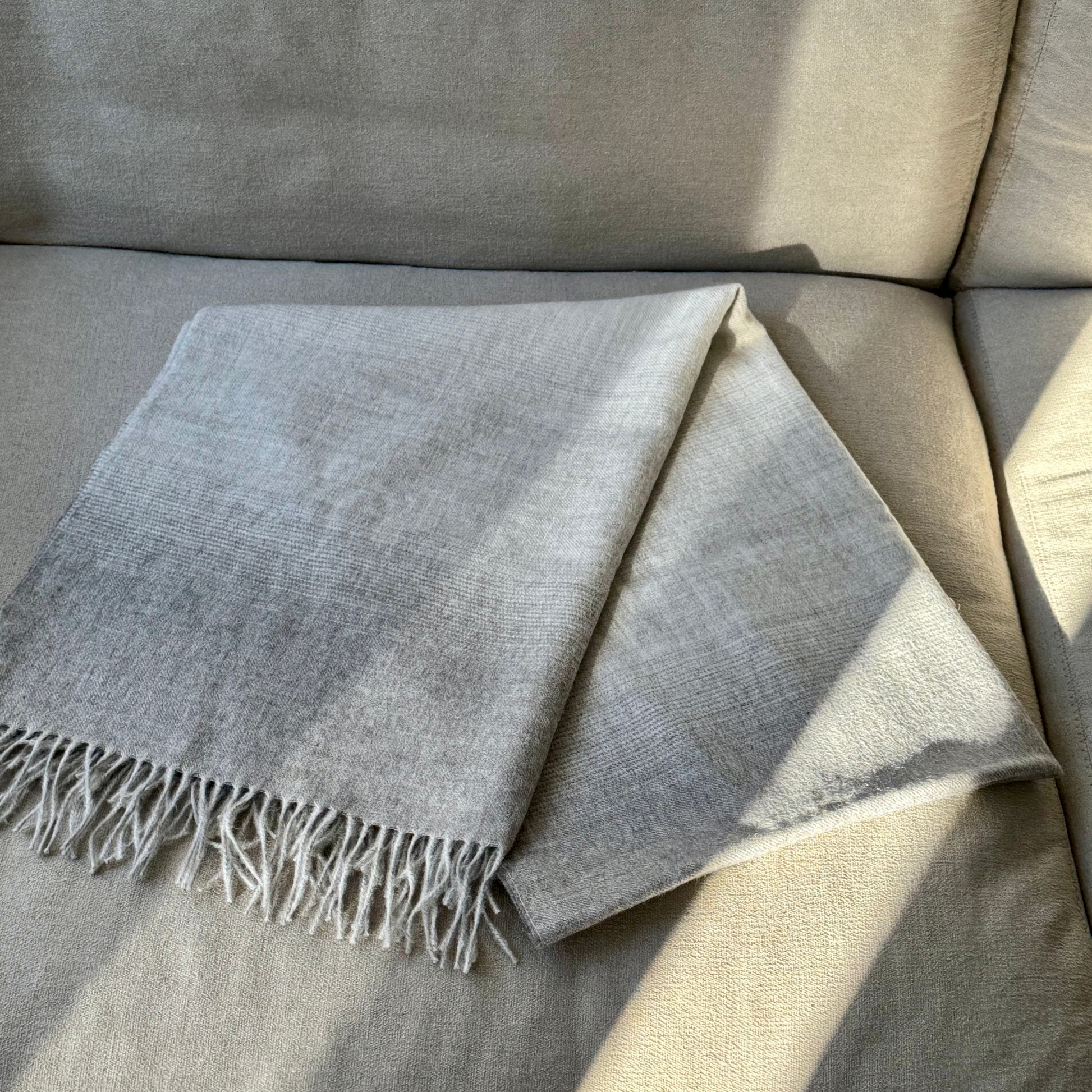 DOS Antwerp Pampa Grey ombre shawl