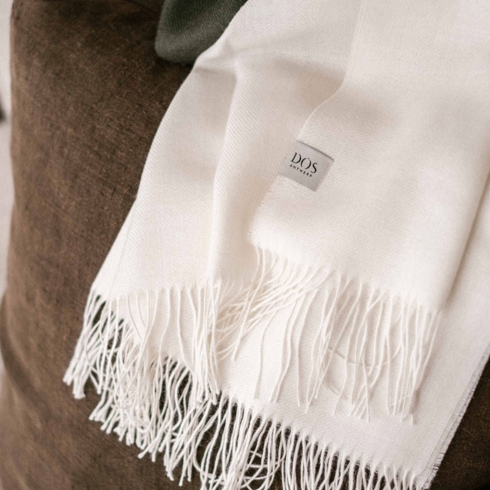 100% baby alpaca warm white scarf Dos Antwerp